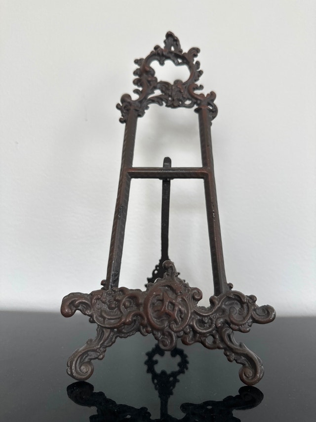 Cast Iron Vintage-Style Ornate Tabletop Easel - 12" Tall