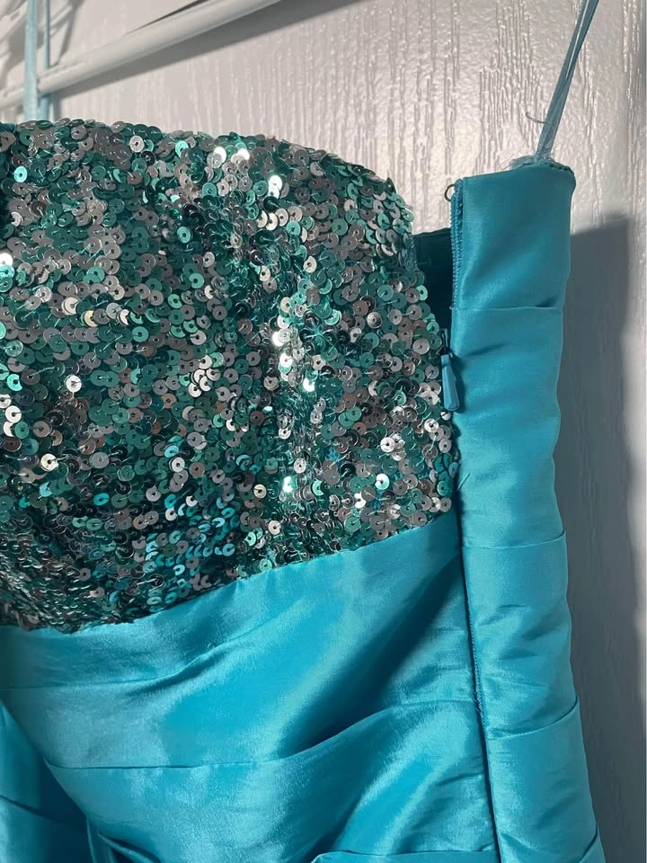 Blue Grad Dress - Size 6 - photo 2