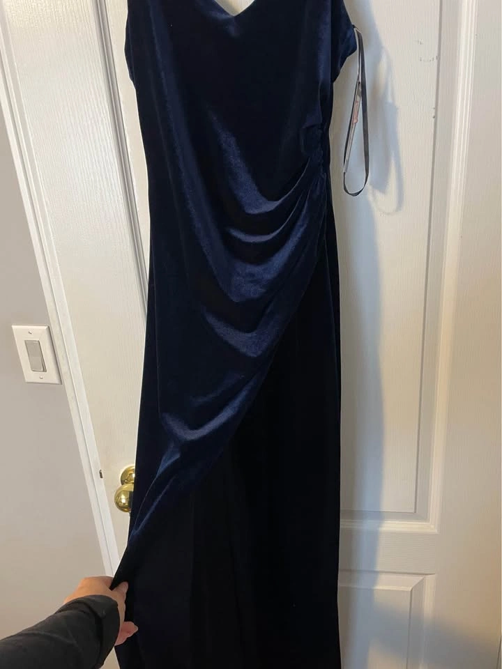 Betsy & Adam Velvet Evening Gown Size 10 - photo 2