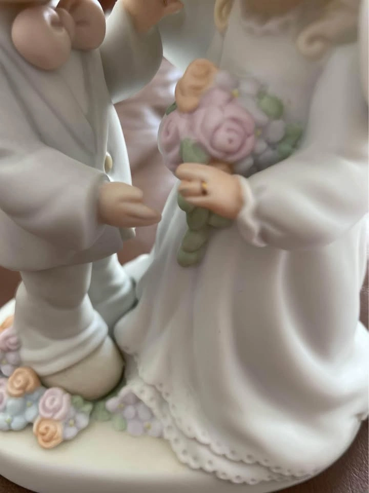 Precious Moments "I Give You My Love Forever" Figurine - photo 2
