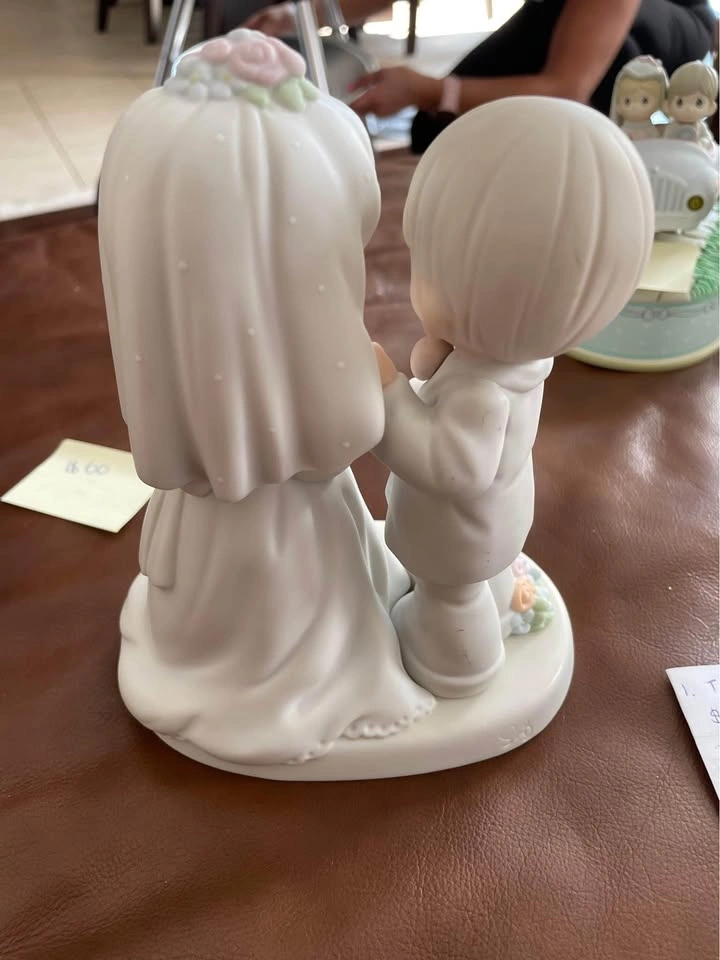 Precious Moments "I Give You My Love Forever" Figurine - photo 3