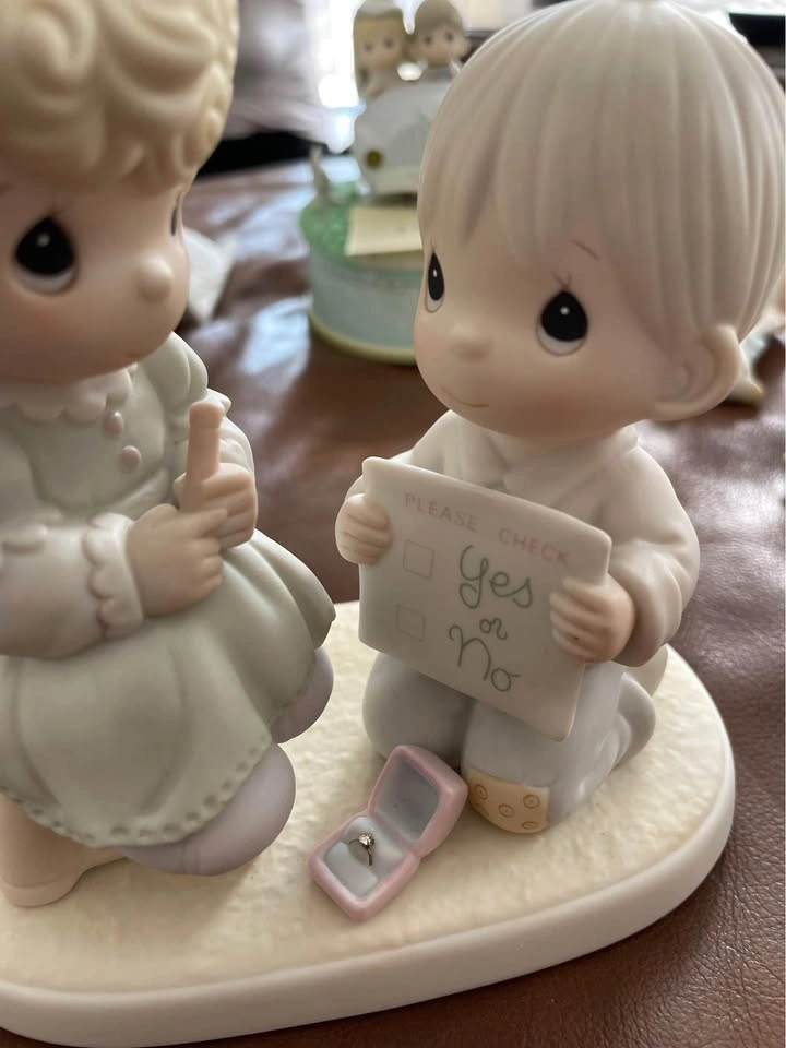 Precious Moments Wishing You a Perfect Choice Figurine - photo 2