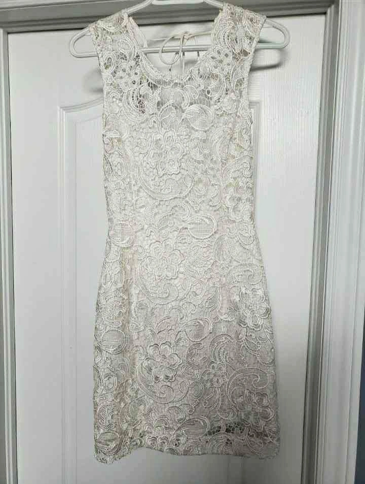 Lipsy London Lace Dress - US 6