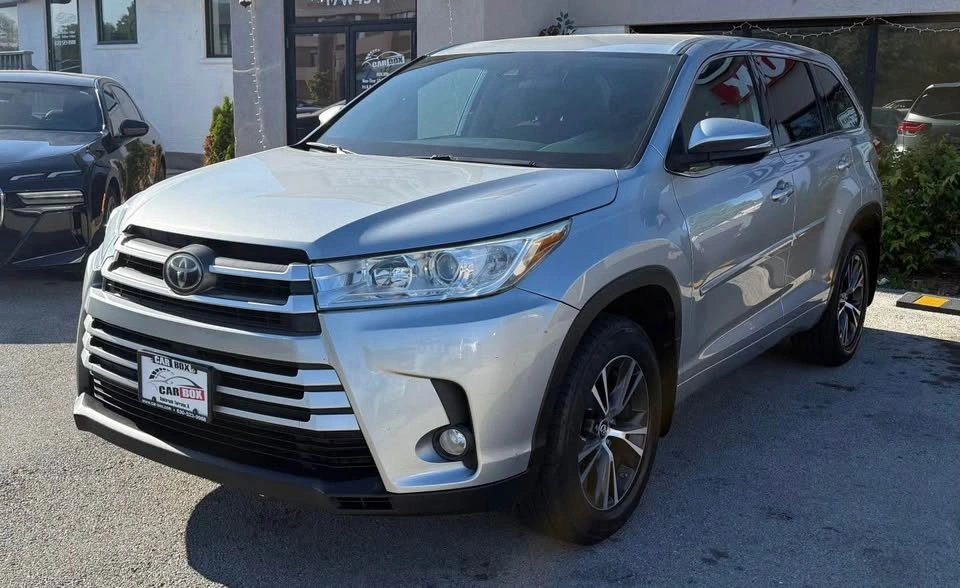 2018 Toyota Highlander LE Plus Sport Utility 4D - photo 2