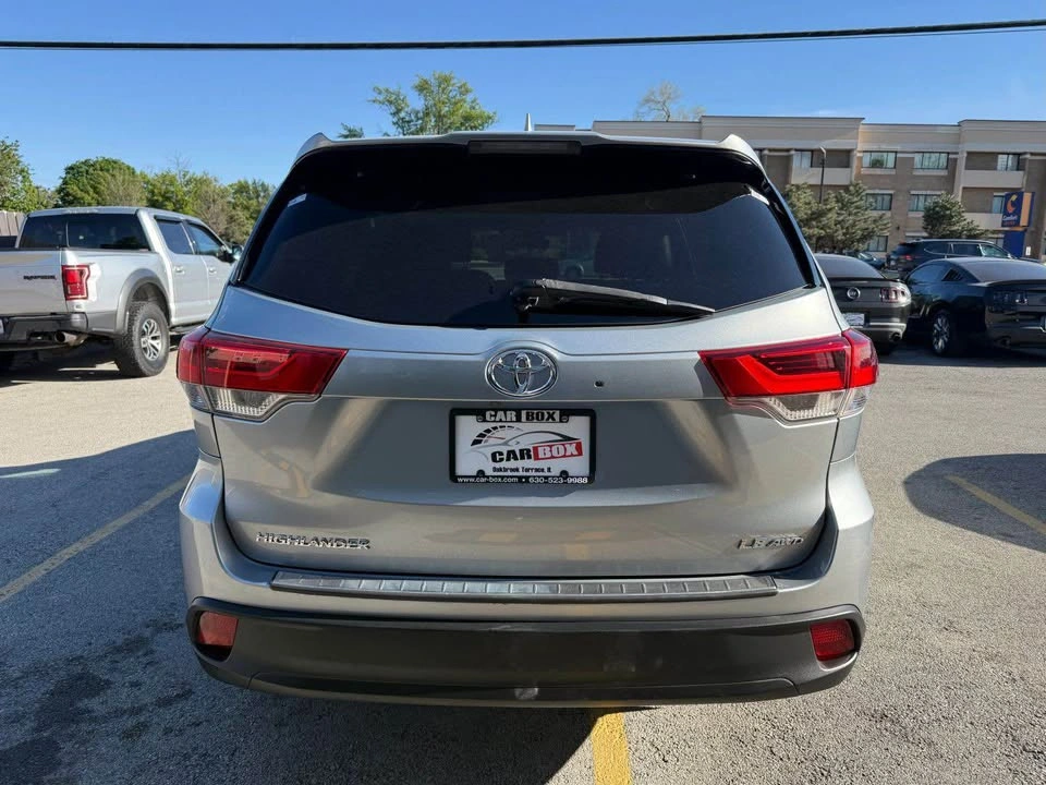 2018 Toyota Highlander LE Plus Sport Utility 4D - photo 4