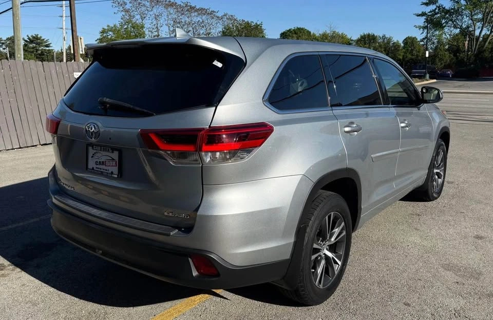 2018 Toyota Highlander LE Plus Sport Utility 4D - photo 5