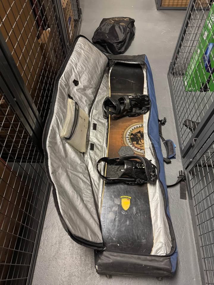 Burton snowboard, bindings and boots w/bags - photo 2