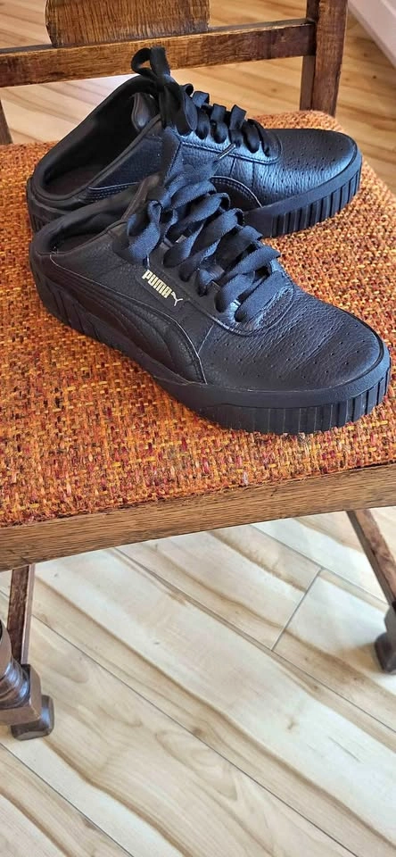 Woman's Puma Slip on sneakers