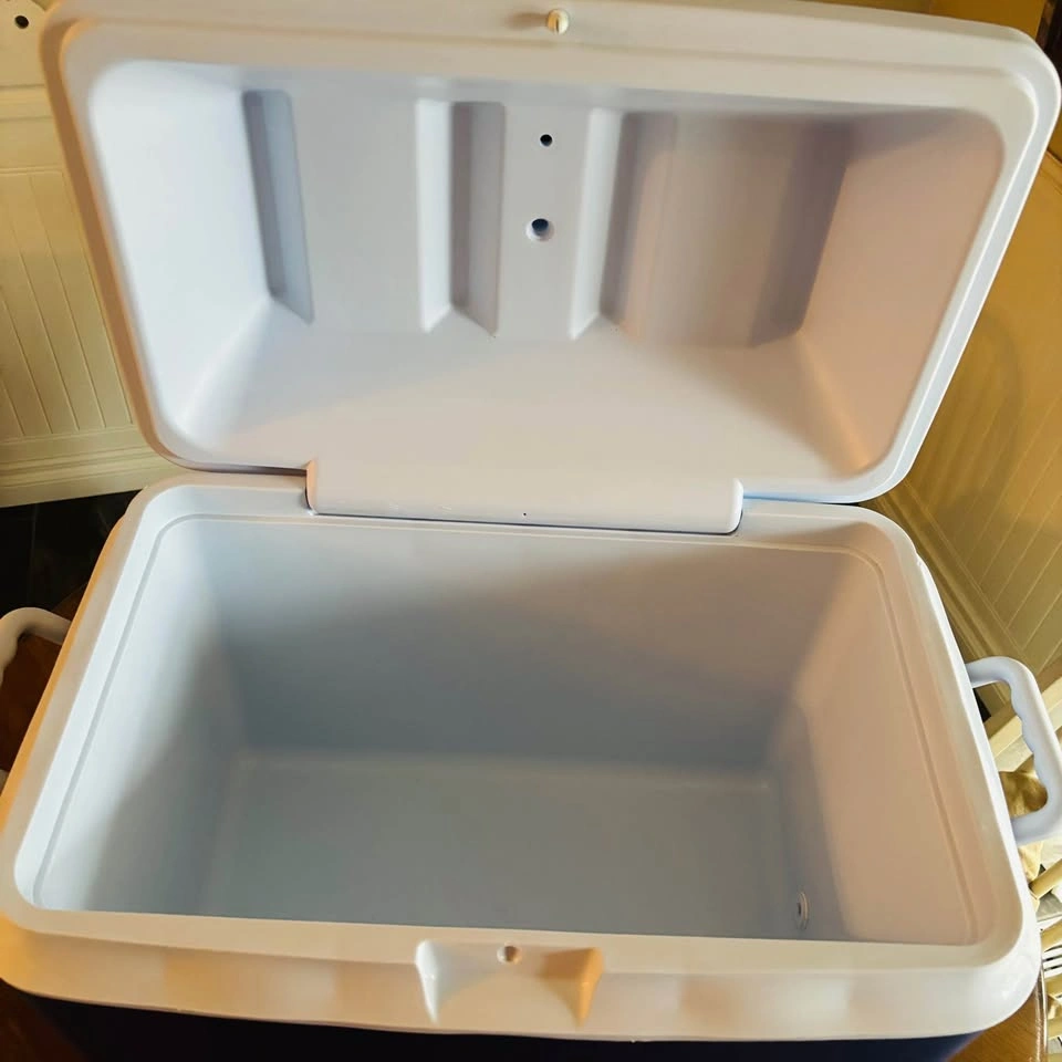Rubbermaid 56 quart cooler - photo 2