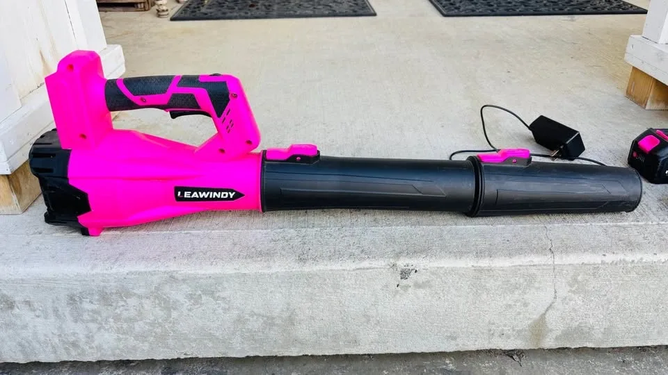 Leawindy Cordless Electric Leaf Blower w/ 2 Batteries - photo 2