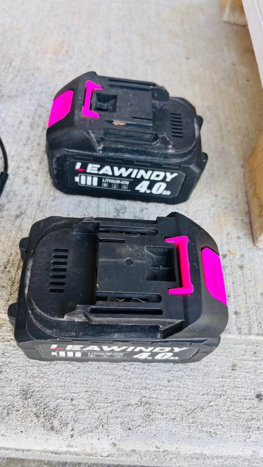 Leawindy Cordless Electric Leaf Blower w/ 2 Batteries - photo 3