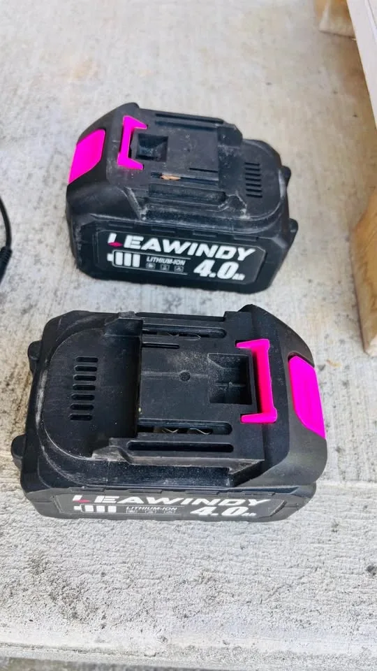 Leawindy Cordless Electric Leaf Blower w/ 2 Batteries - photo 3