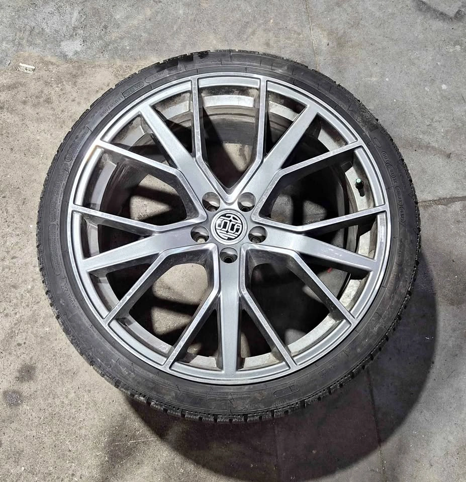 RSSW Quattro 21" Wheels w/ Michelin Winter Tires