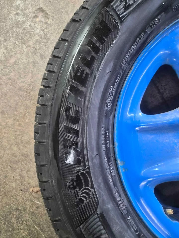 Michelin Primacy XC Tire on Blue Steel Wheel - 275/65R18 - photo 2