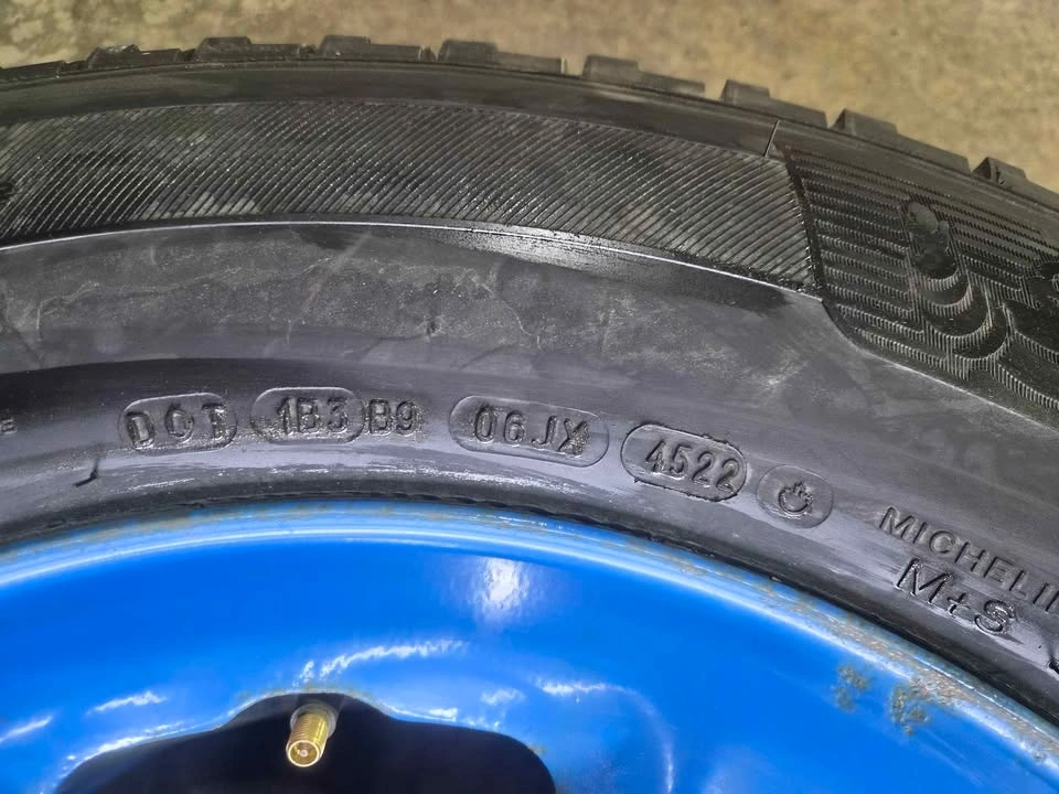 Michelin Primacy XC Tire on Blue Steel Wheel - 275/65R18 - photo 4
