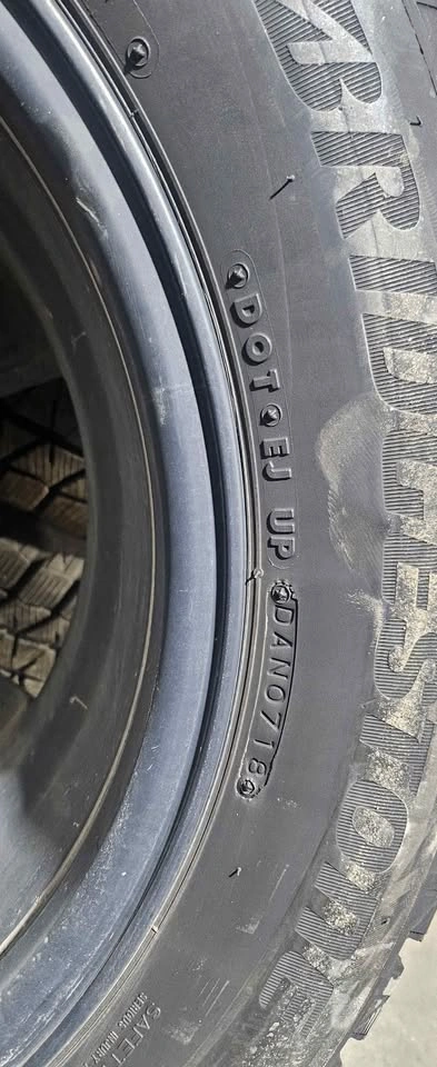 Touren Rims w/ Bridgestone Blizzak Winter Tires (225/55/17) - photo 5