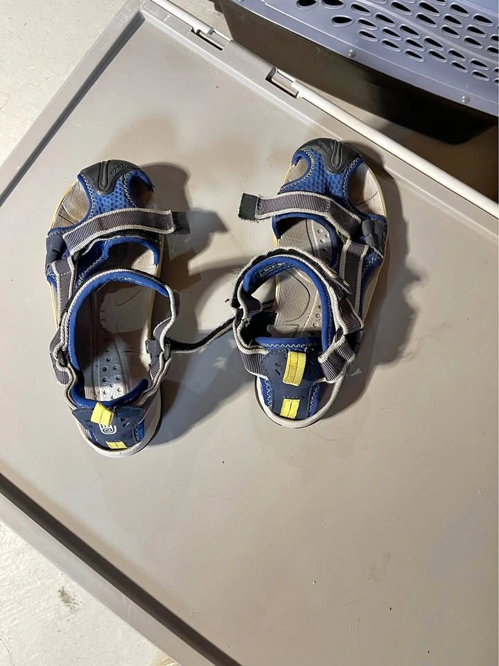 Great shape!! Size 4 kids Teva Velcro sandals - summer is coming