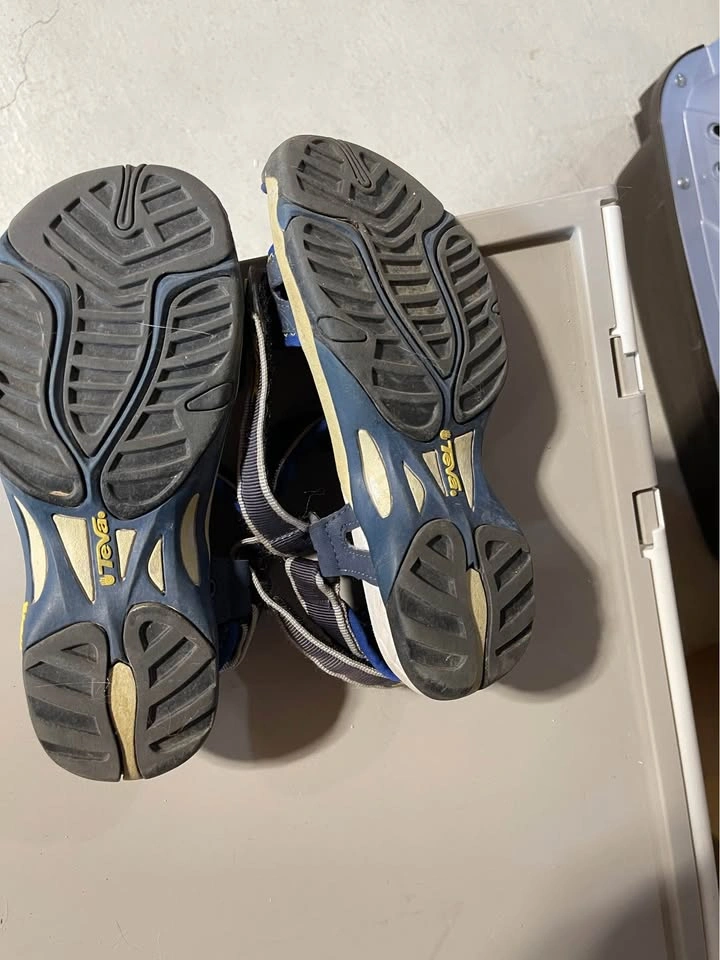 Great shape!! Size 4 kids Teva Velcro sandals - summer is coming - photo 4