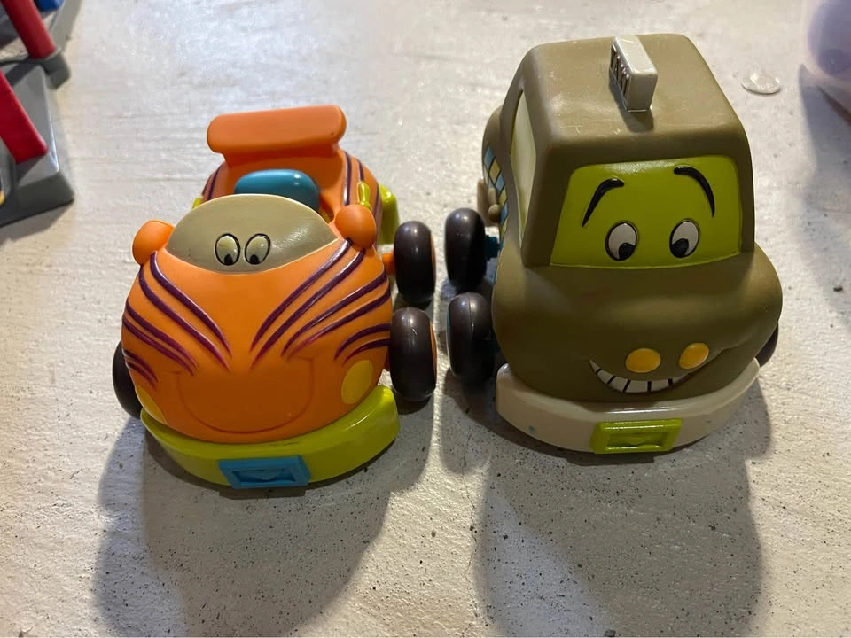 Pull back cars set of 4 - photo 3