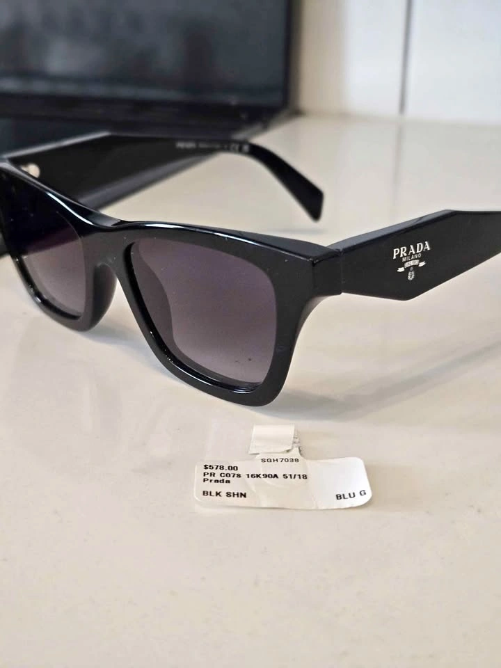 Prada Black Sunglasses PR C07S 51/18