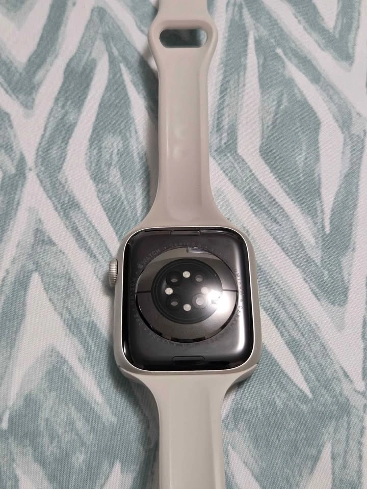 Apple Watch Series 8 (45mm) - 32GB - photo 3
