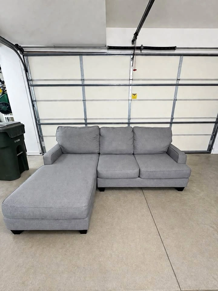 *BEST OFFER* GRAY SECTIONAL COUCH