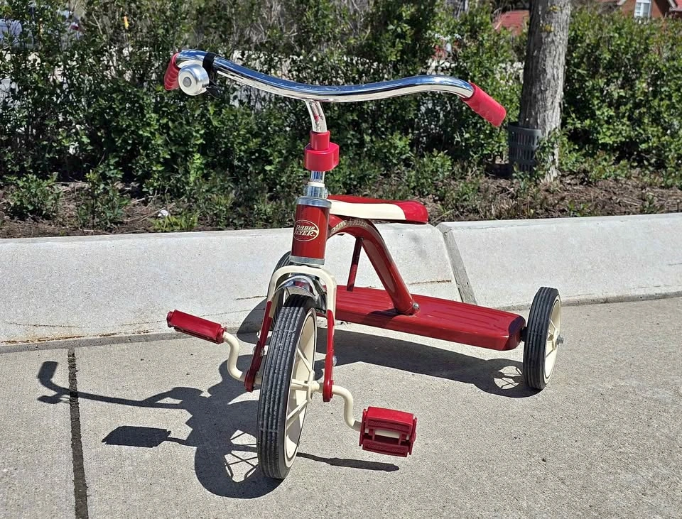 Vintage Style Radio Flyer Red Classic Tricycle