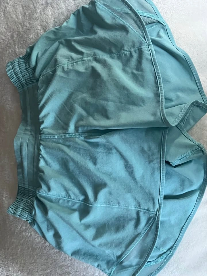 LuluLemon shorts size 4 - photo 2