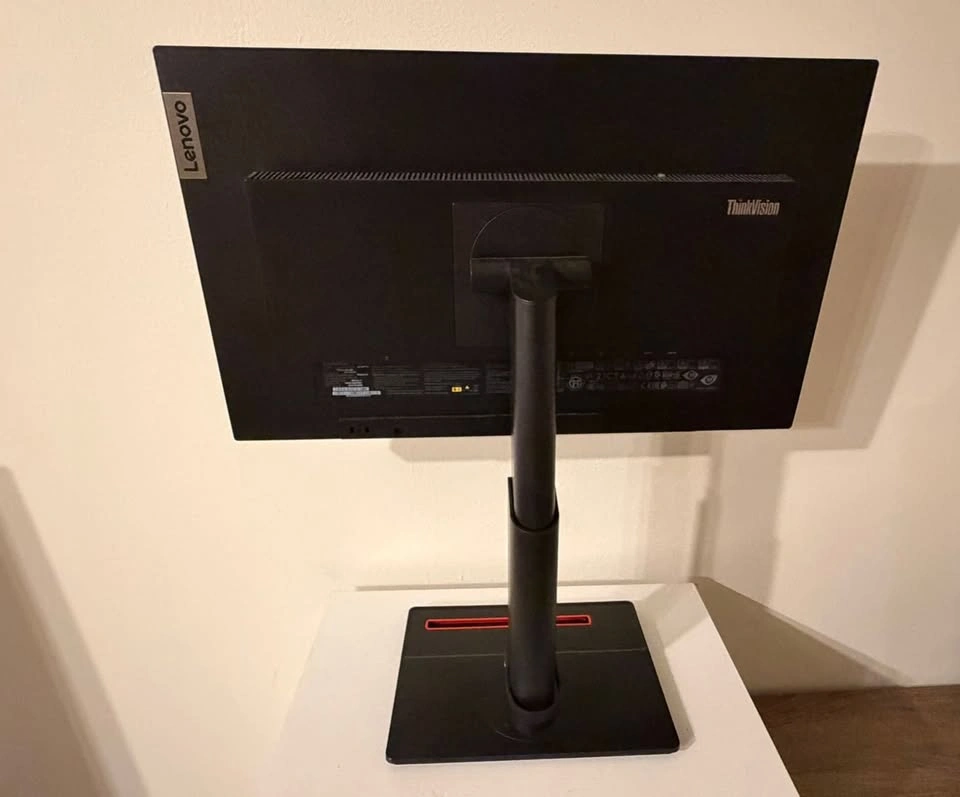 Lenovo ThinkVision Monitor - Excellent Condition - photo 2