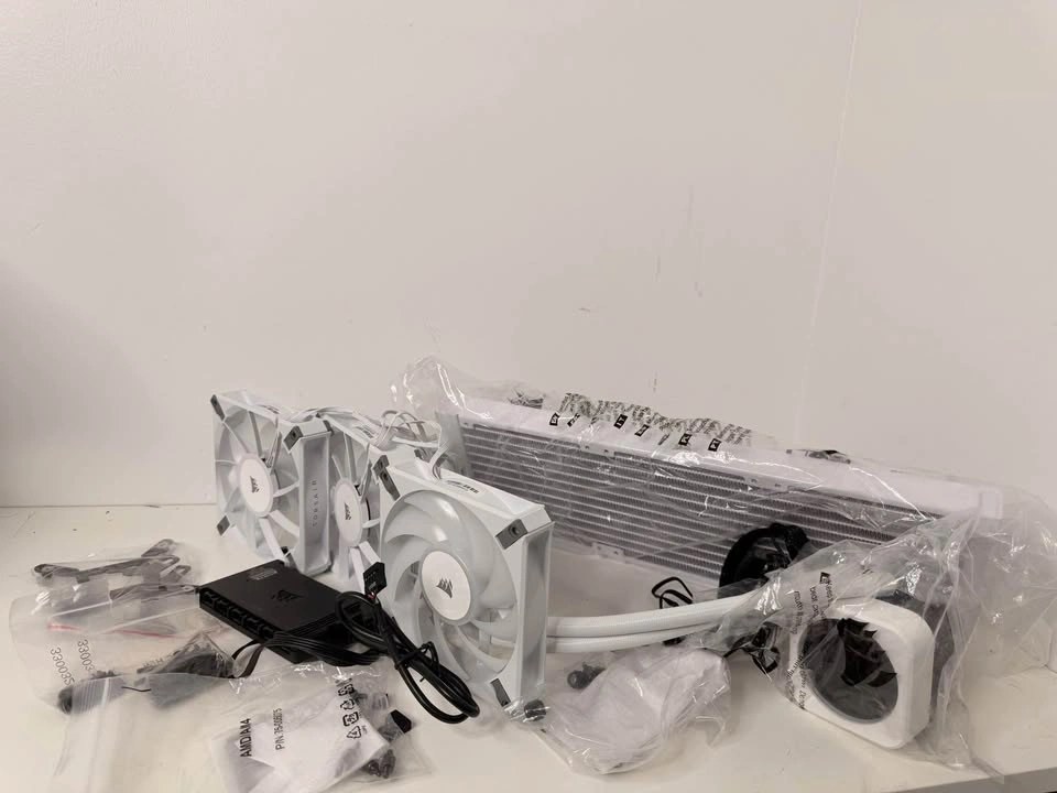 Corsair iCUE H150i ELITE LCD XT White 360mm AIO Cooler - photo 2