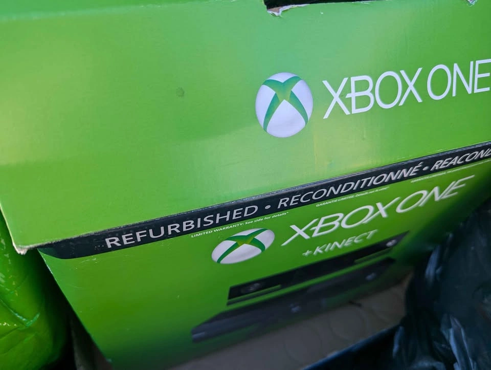 Xbox One (Complete Set with 7 Games) - photo 2