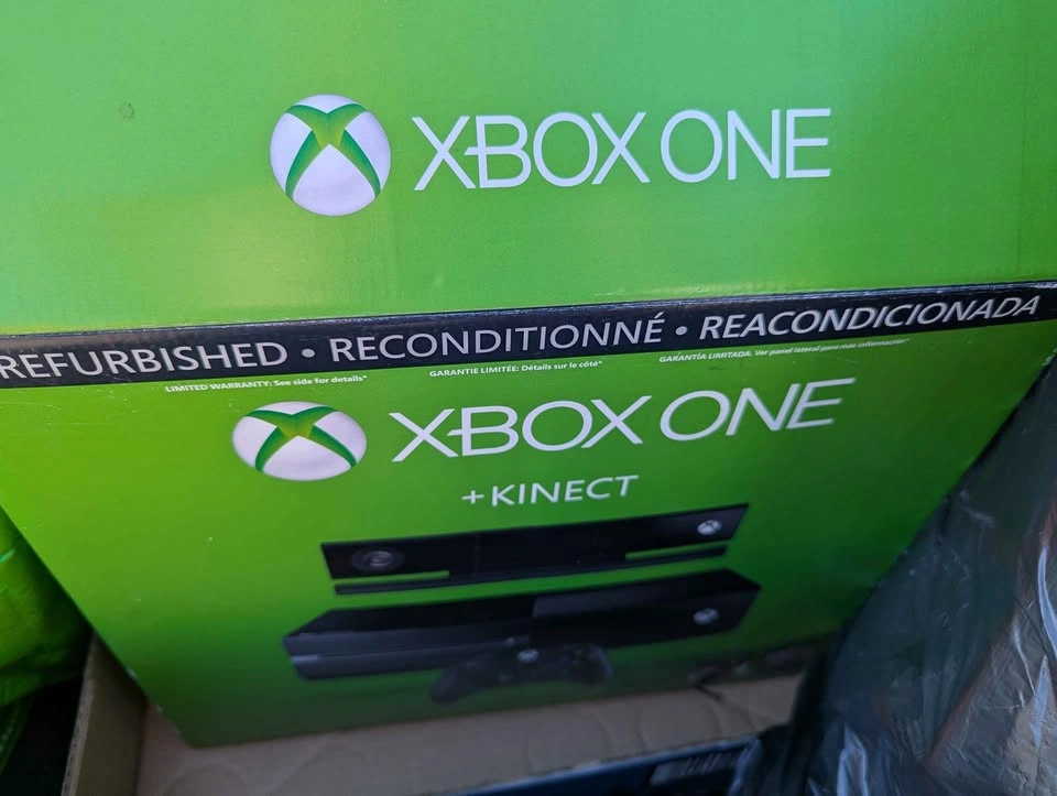 Xbox One (Complete Set with 7 Games) - photo 3