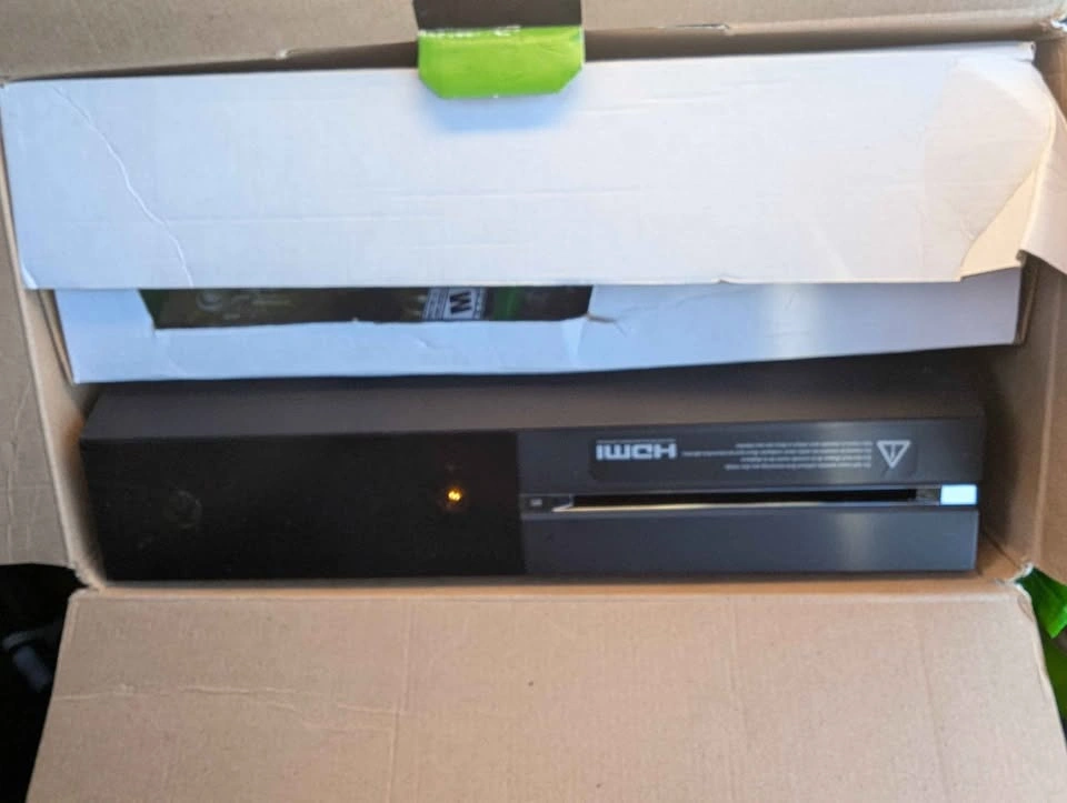 Xbox One (Complete Set with 7 Games) - photo 4