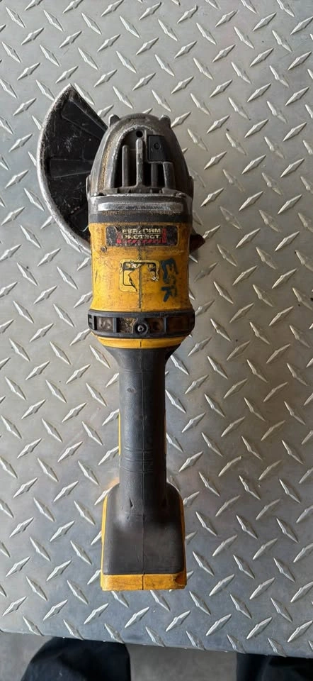 DeWalt 60V FlexVolt Grinder (Brushless) - photo 3