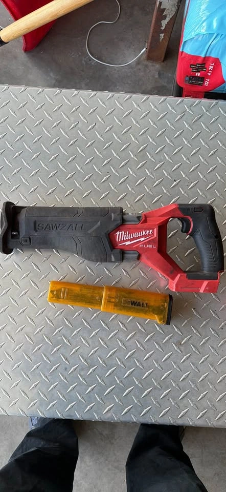 Milwaukee M18 FUEL Brushless Sawzall - photo 2