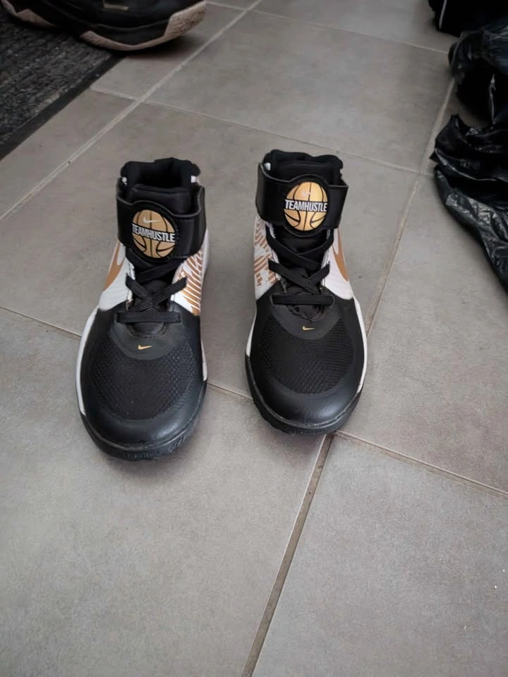Nike Shoes - photo 3