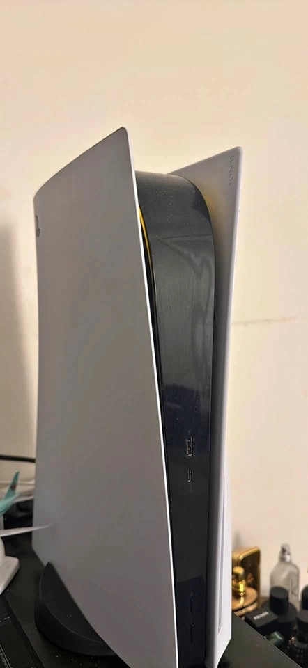 Sony PS5 with Disc Drive + Controller Dock