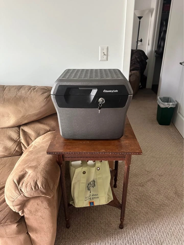 Sentry safe model R4132 - photo 2