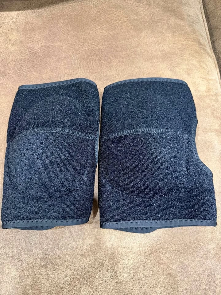Adjustable Black Knee Pads