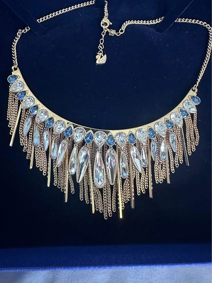 Swarovski Necklace gold Tone image indicator(3)