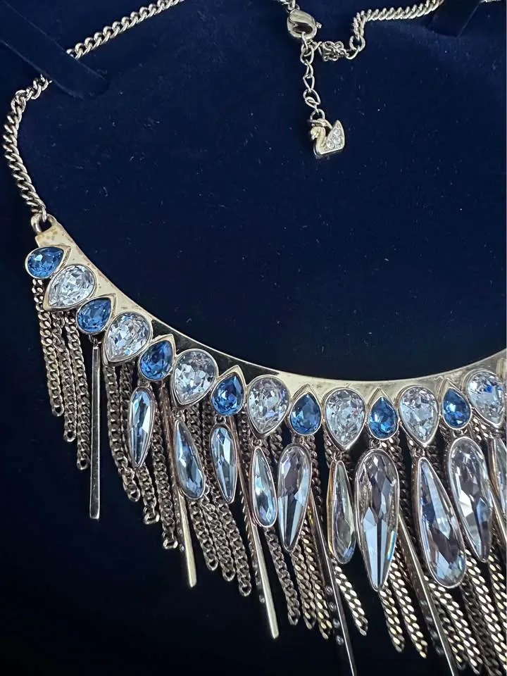 Swarovski Necklace gold Tone image indicator(5)