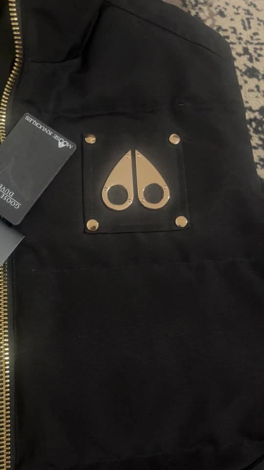 Moose Knuckles Black Puffer Vest With Gold Accents - photo 2