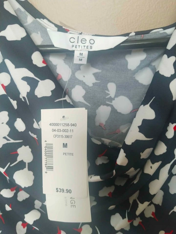 Cleo top, size M petite, stretch material, new with tags - photo 2