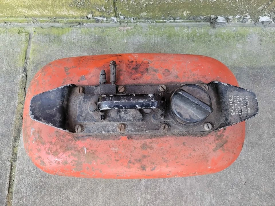 Vintage Johnson Mile Master 4 Gallon Gas Tank - photo 2