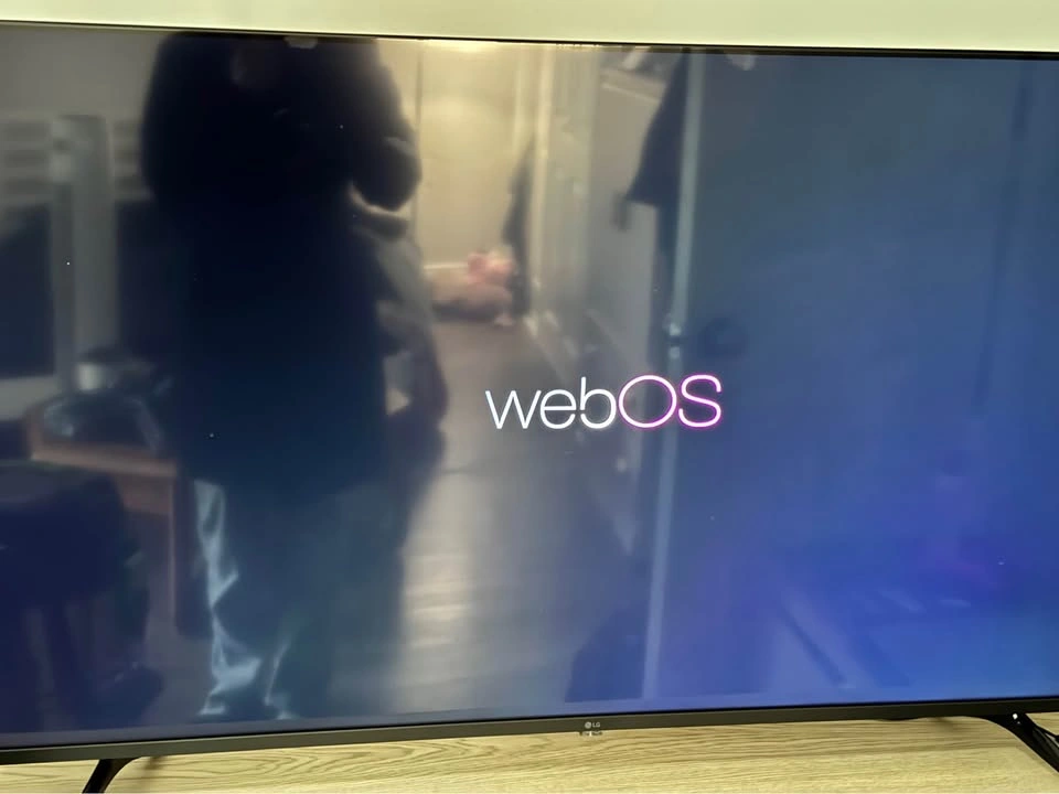 LG 50 Inch TV - photo 2