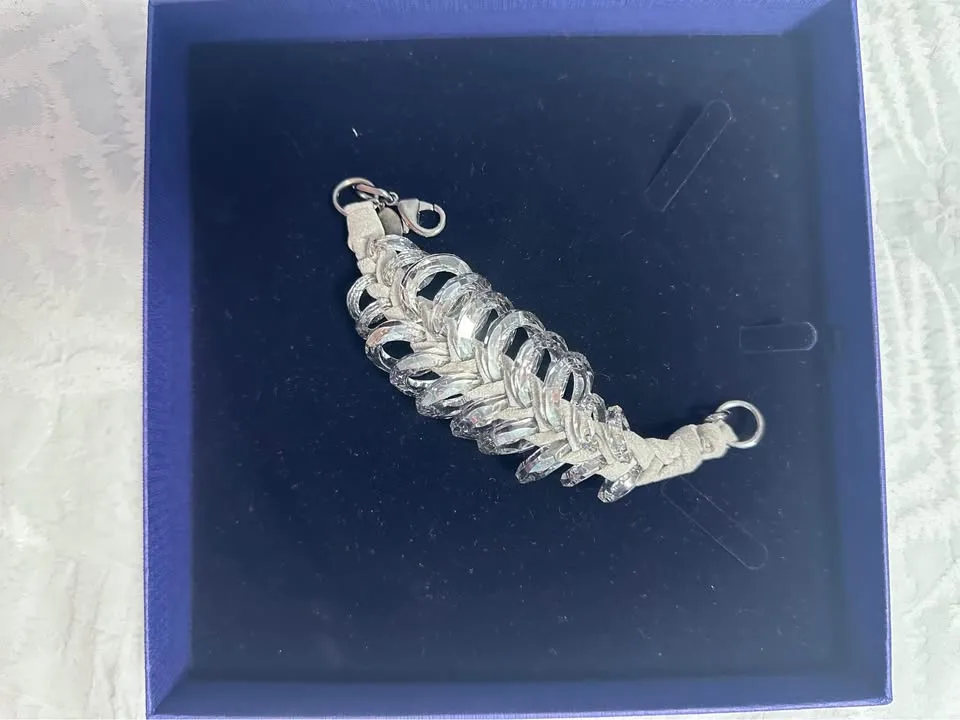 ✨ Original Swarovski Bracelet– Silver  ✨ image indicator(2)