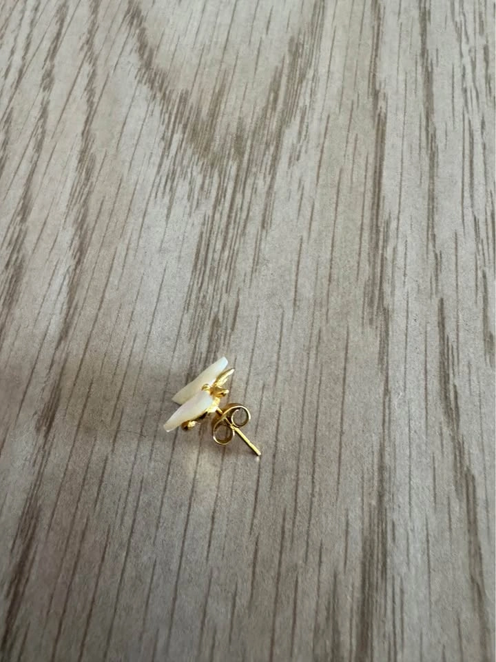Butterfly earring - photo 2