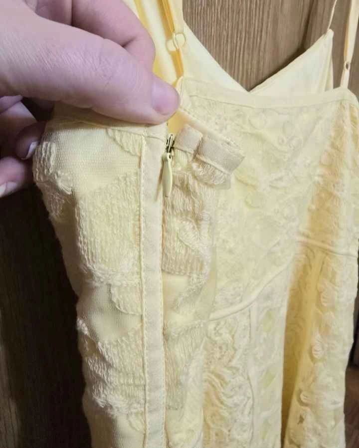 Yellow Lace Dress NWT Suzy Shier - photo 4
