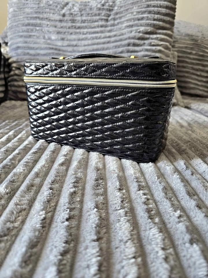 Elizabeth Arden Makeup Bag