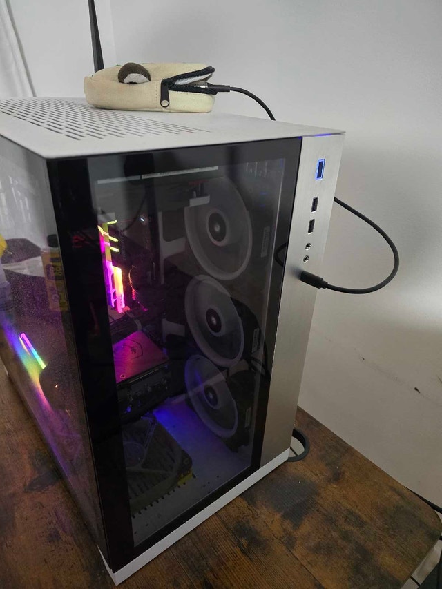Lianli O11 Dynamic ATX Case with Cosair 360mm AIO and fans